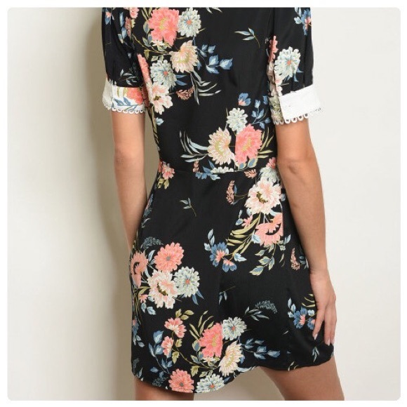 **CLEARANCE** Asian Flowers Button Down Dress - Picture 4 of 5